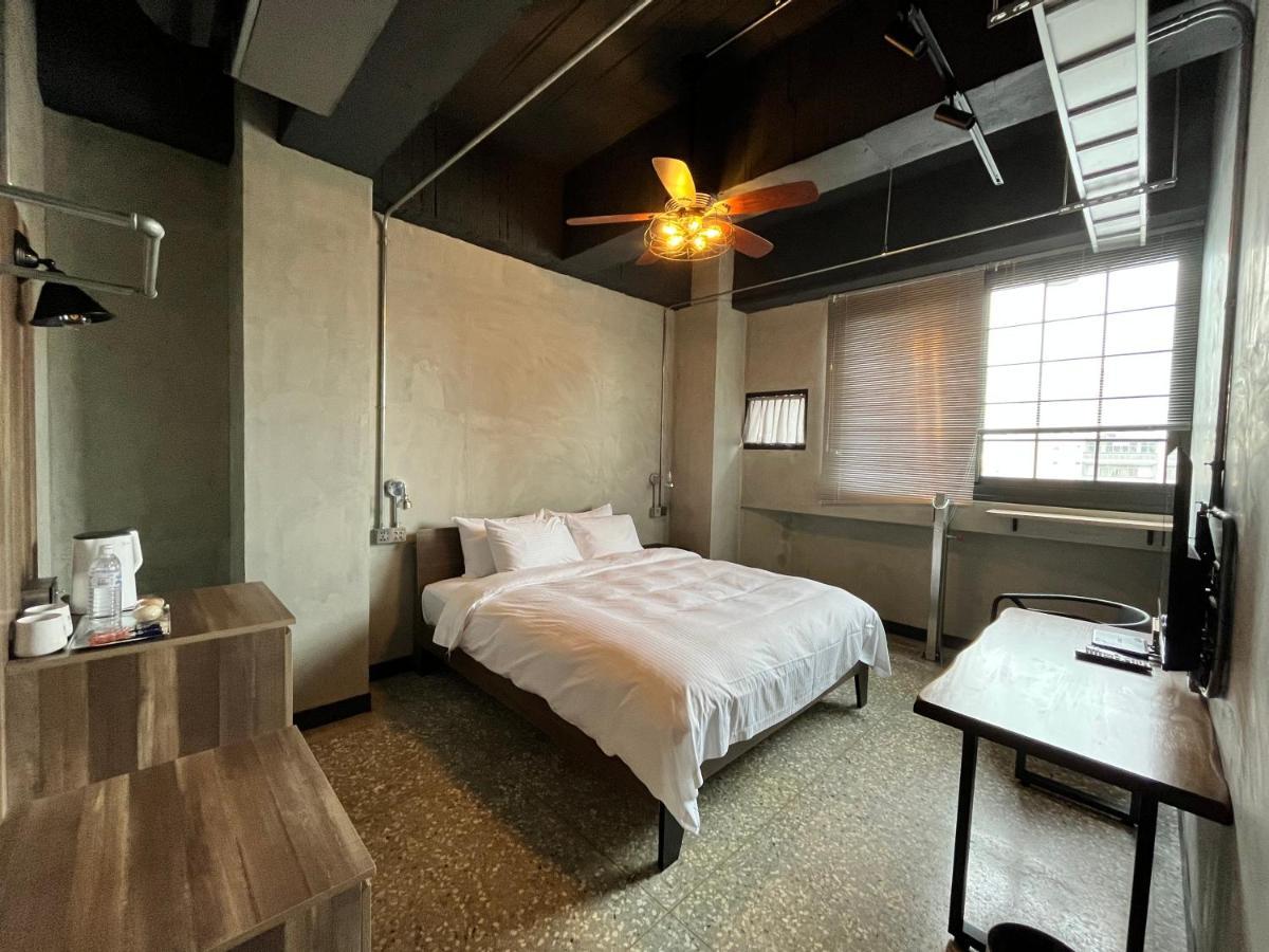 Hotel The Retro Tai-Pan Tainan Exterior foto
