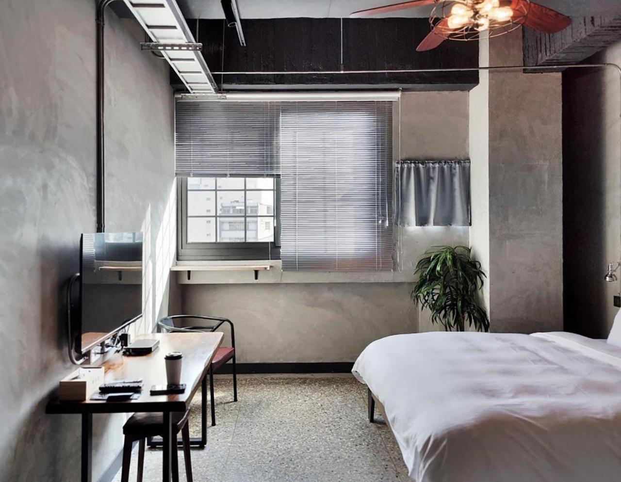 Hotel The Retro Tai-Pan Tainan Exterior foto